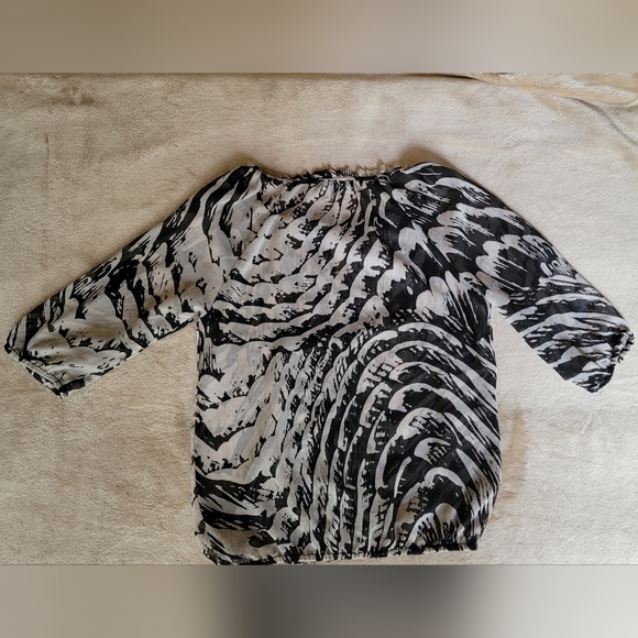 Express Women 3/4 Sleeve Sheer Blouse Elasticized Waistband and Sleeves Size XS - Picture 2 of 4